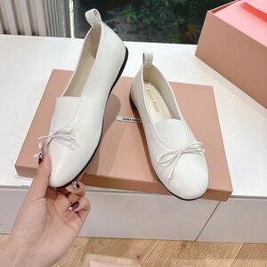 Authentic Women's Miu Miu Bow Detail Leather Ballet Flats in White with Heel Tab